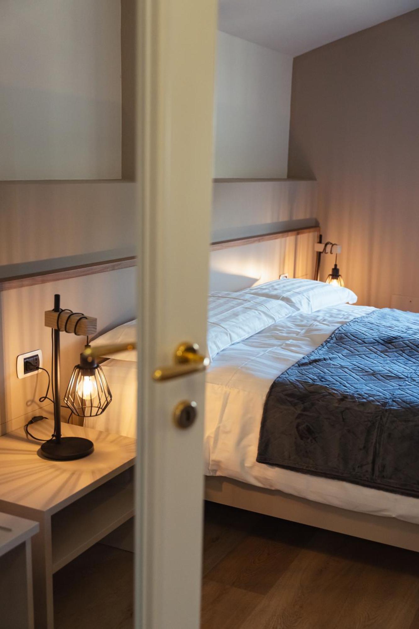 Guggiate - Seta Apartment เบลลาโจ ภายนอก รูปภาพ