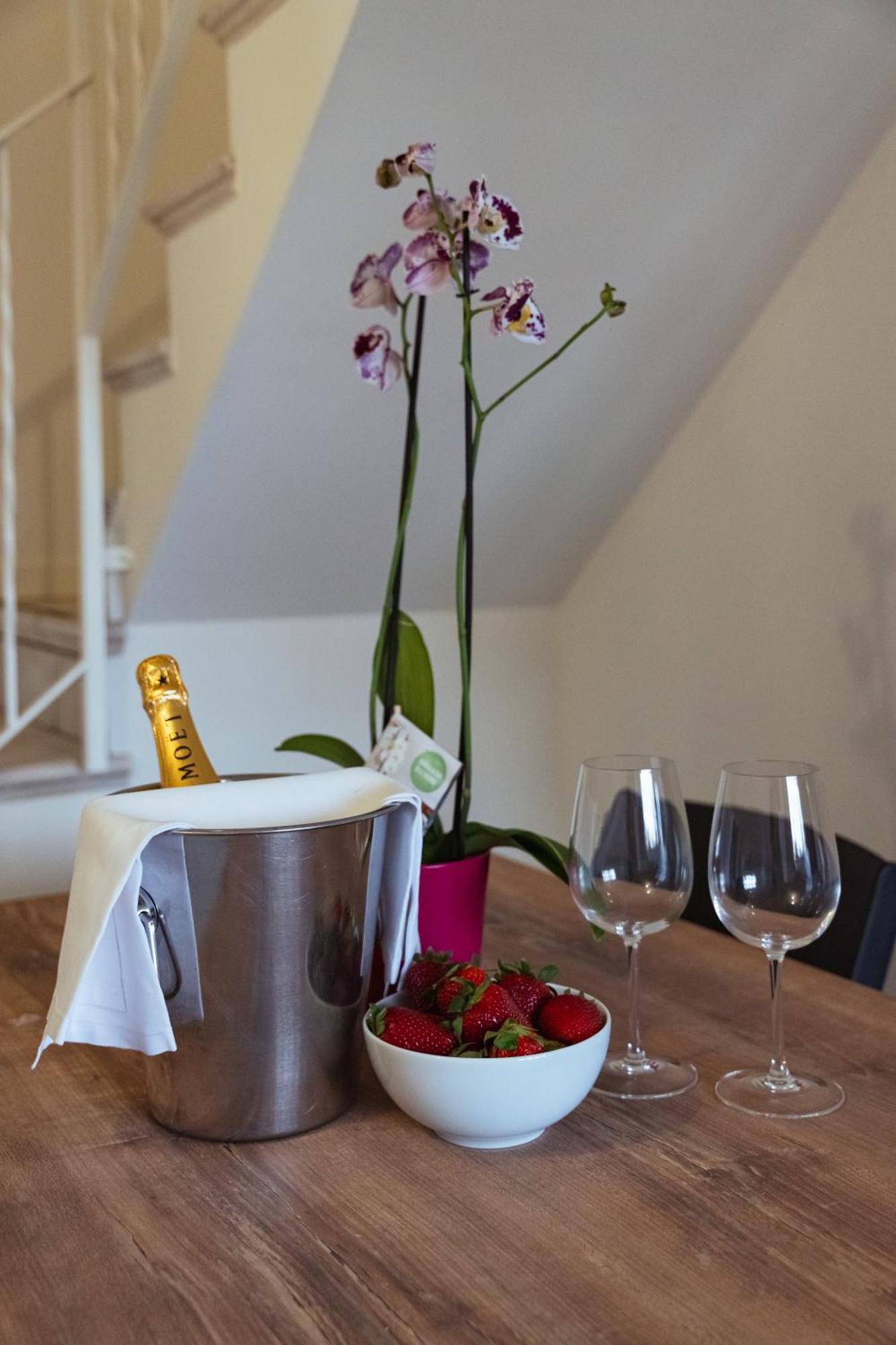 Guggiate - Seta Apartment เบลลาโจ ภายนอก รูปภาพ